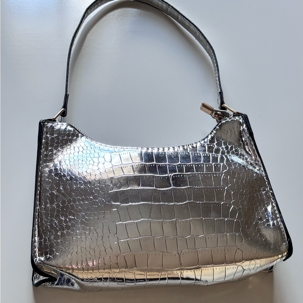 BAGS - Picture 2 of 10